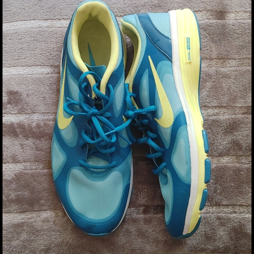 Nike Dual Fusion size 8.5